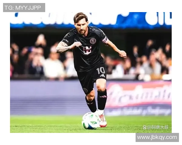 模仿足球球星精彩入场瞬间打造震撼舞台氛围引爆全场激情